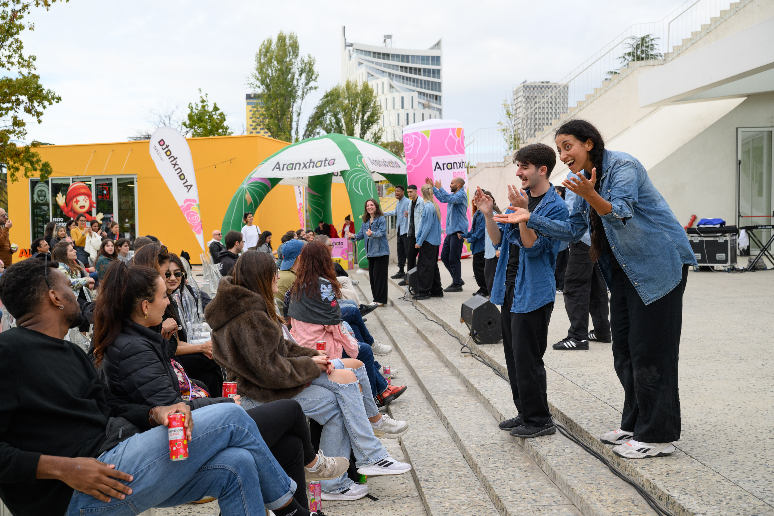 Blossom: Muzikë, Kërcim dhe Freski me Aranxhata